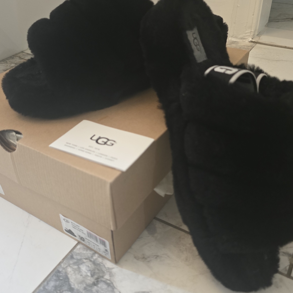 UGG Women's Fluffy Slippers/Slides - Size 10 * Like New w/box* - Picture 12 of 12